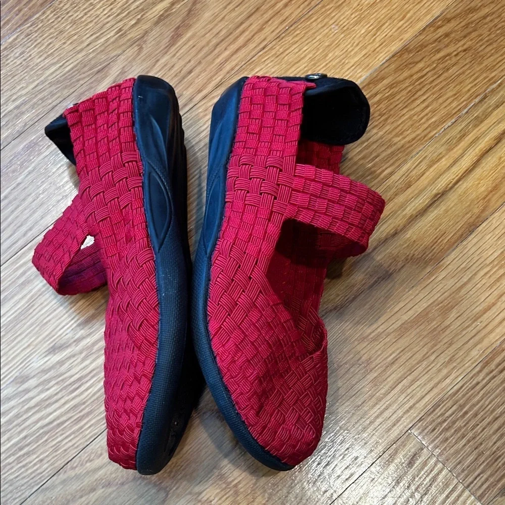 bernie mev. Kids woven Mary Jane slip on little Red Dress Shoes 1.5-2 kids new